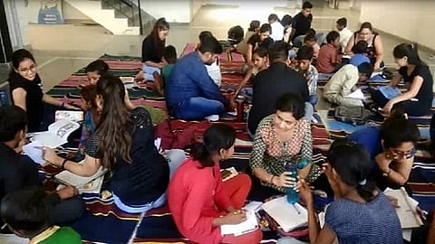 काय सांगता! शैक्षणिक वर्ष जानेवारी ते डिसेंबर होणार? केंद्राकडे विचारविनिमय करण्याची मुख्यमंत्र्यांची सूचना 