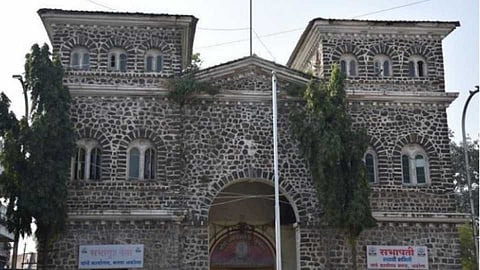 Akola News: Municipal employees Hum Nahi Sudharenge, late for the fourth day in a row