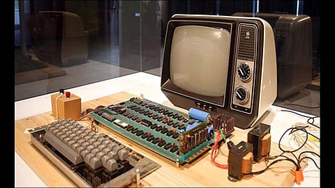 steve jobs and and Steve Wozniak made apple 1 computer fetch