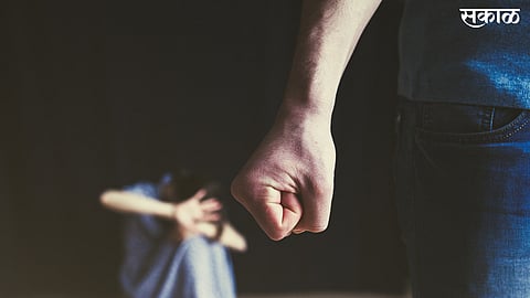 निजाम सत्तार शेख (वय ४१ रा. योगी अरविंदनगर) असे अटकेतील आरोपीचे नाव आहे. पीडित ३४ वर्षीय महिला सक्करदरा भागात राहाते. डिसेंबर २०१९मध्ये तिची निजाम याच्यासोबत ओळख झाली. निजाम याने तिला नोकरी लावून देण्याचे आमिष दाखविले. 