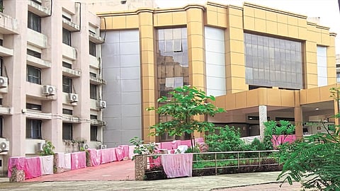 drying the bedsheets at the hospitals entrance