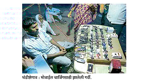 wari 2019 : वारीत 'मोबाईल चार्जिंग' ठरलं लाखोंची कमाई देणार माध्यम