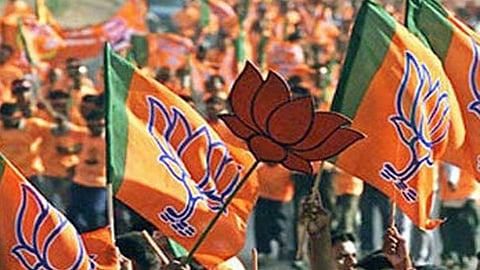 बोलभांड नेत्यांमुळे भाजप बॅकफूटवर