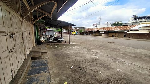 Various trade associations including Mayor Nilofar Ajrekar  called for a curfew to curb the spread of corona 