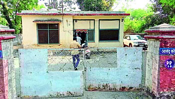 पोलिस निरीक्षकाच्याच घरी चोरट्यांनी साधली `दिवाळी` !