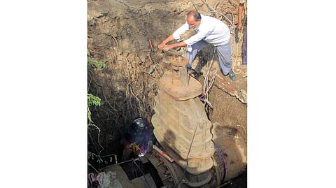 "लॉकडाऊन'मध्ये ...सहा लाख जनतेची तहान भागवताहेत 341 कर्मचारी 