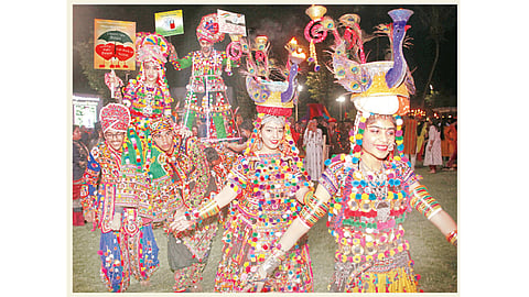 Navratri festival 2019 : नगाडे संग ढोल बाजे... ढोल बाजे...