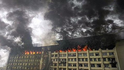 त्यांनी स्वतःच्या जीवाची बाजी लावून राखली राष्ट्रध्वजाची शान...