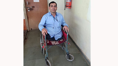 handicapped police come to the office with wheelchair 