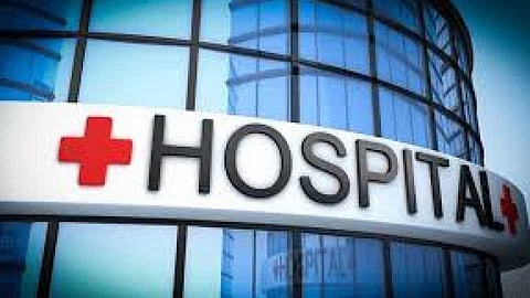 Akola Marathi News- Police security; Relatives vandalized the hospital after the patient was stabbed