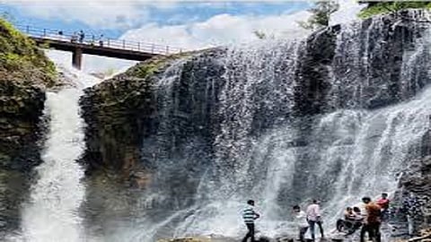 belgaum kitwad waterfall is becoming a time of amateur tourists