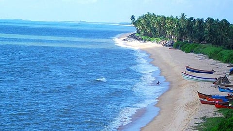 sea area of konkan and blue waves attract tourist in ratnagiri