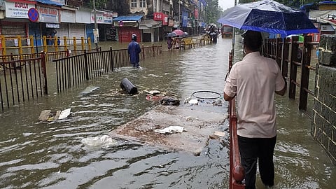 शहरातील विकासकामांचा फटका ? लॉकडाऊननंतर पावसाने मुंबईकरांना रडवले 