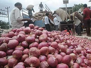 तिढा सुटला : चाळीसगावला सोमवारपासून कांदा खरेदी !