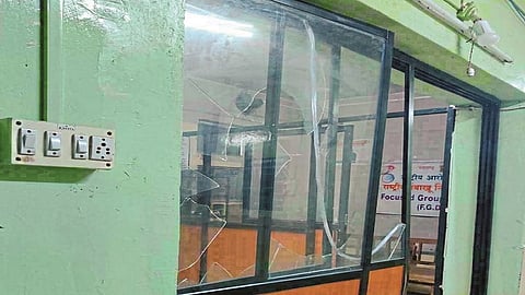 Vandalism at Palus Covid Center, confusion of relatives after death of Corona patient