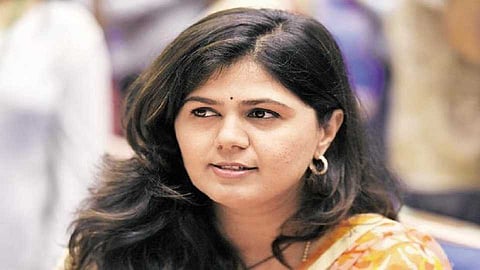 Pankaja Munde supporters angry over Fadnavis