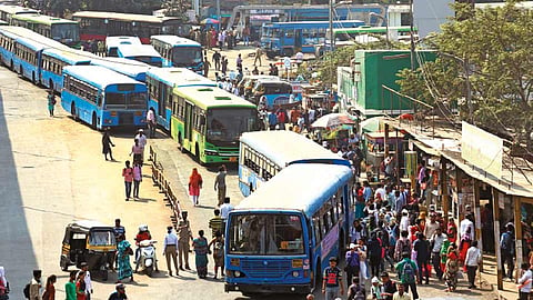 अठराशे बस; दोन लाख प्रवासी