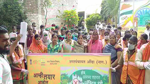 औंढा नागनाथ ः येथील नगर पंचायतर्फे मंगळवारी प्लॅस्‍टिममुक्‍ती अभियान राबविण्यात आले.