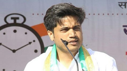 रोहित पवारांनी आदित्य ठाकरेंना केला फोन अन् म्हणाले...