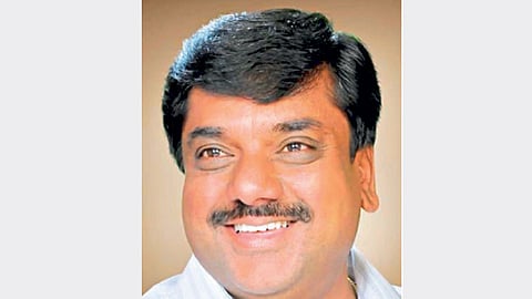 मदतीचा नव्हे...खरोखरचा हात