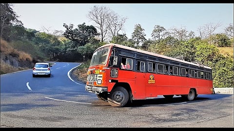 st bus at vani 2.jpg