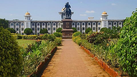 shivaji university exam of online students start from 15 april in kolahupur