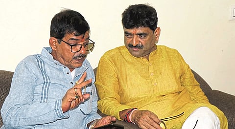 औरंगाबाद : भाजपचे माजी शहराध्यक्ष किशनचंद तनवाणी यांची नवे शहराध्यक्ष संजय केणेकर यांनी भेट घेतली. 
