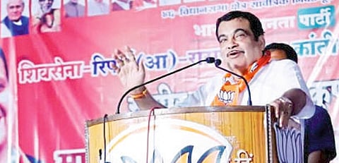 वर्धा : सभेत बोलताना केंद्रीयमंत्री नितीन गडकरी.