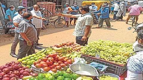 "Tu-tu me-me" in the market, among the mayor and deputy mayor konkan Marathi News