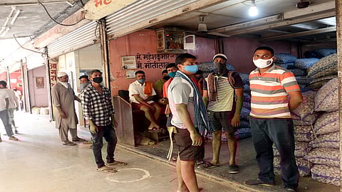 माथाडी कामगारांचे काम बंद आंदोलन; अण्णासाहेब पाटील महामंडळ बरखास्त केल्याने तीव्र पडसाद