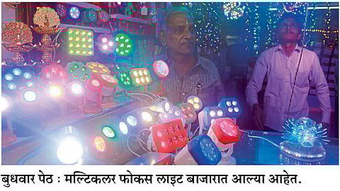 #BappaMorya झगमगाटासाठी एलईडी माळा