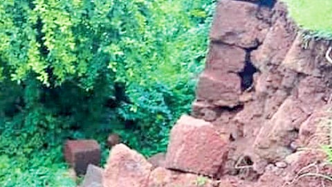 Jaigad Fort Security Wall Damaged Ratnagiri Marathi News