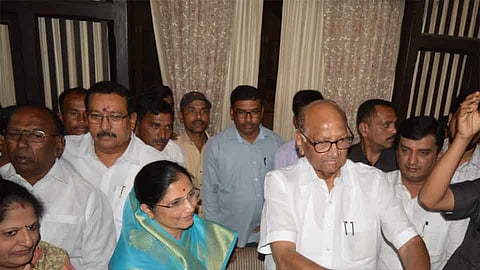 शरद पवार यांचे कोल्हापूर येथे जंगी स्वागत; राजकिय चर्चांना उधाण