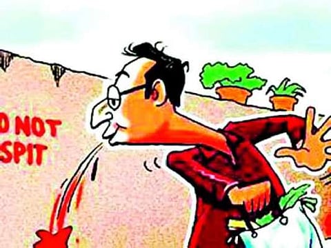 खबरदार, सार्वजनिक रस्त्यावर थुंकाल तर, होईल ....