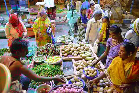 कोरोना :  "या' शहरात पालेभाज्या भडकल्या 