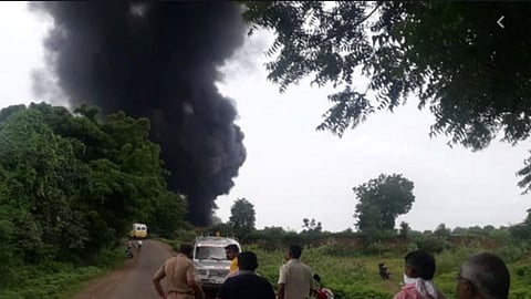 धुळे : केमिकल कंपनीतील स्फोटानंतर आता विषारी वायूची गळती; श्वसनात अडचणी