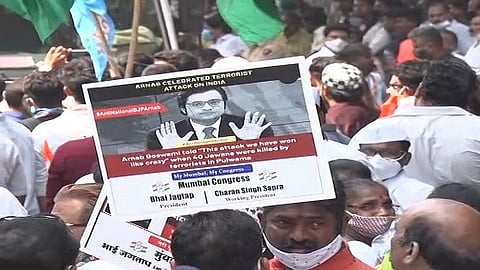 अर्णब गोस्वामींविरोधात काँग्रेस आक्रमक, कथित चॅटविरोधात आंदोलन