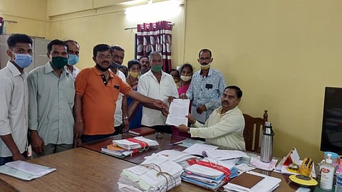 Nhaveli residents support Gramsevak konkan sindhudurg