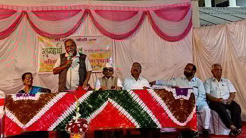 वासिंद : प्रकाशन सोहळ्याला उपस्थित मान्यवर. 