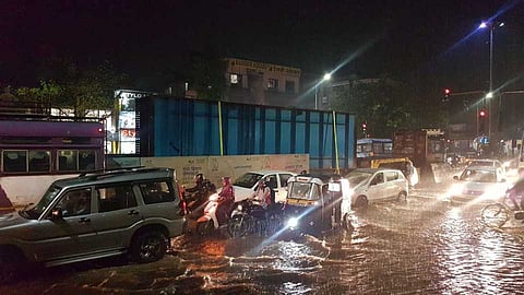 Pune Rains : पुण्यात विजांच्या कडकडाटासह मुसळधार पाऊस