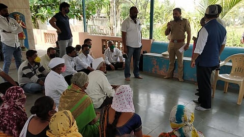 'आम्ही आता म्हतारे झालो, निदान पुढच्या पिढीला तरी रस्ता द्या'