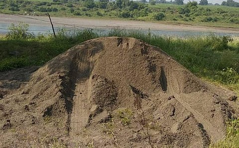 Pune Tehsildar takes action in Ahmednagar