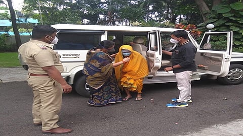 आजीनं साद घातली अन् पोलिस अधीक्षक गहिवरल्या!