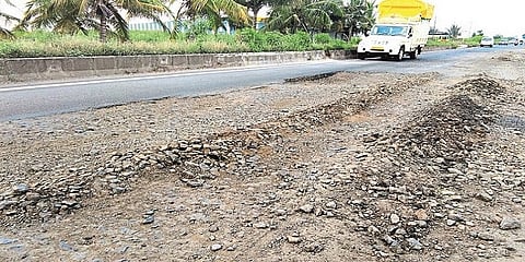 24 killed on Sangli-Peth road; The road has been paved for five years