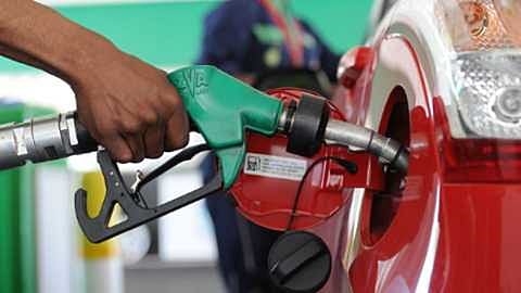 The work of petrol pumps was stopped Due to lack of workers