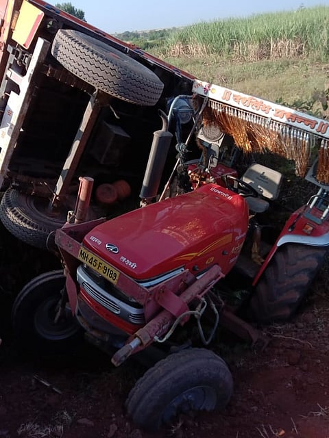 Nine injured in tractor trolley reversal in Solapur district