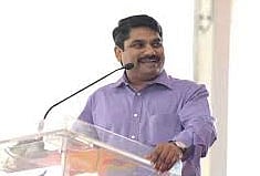 Satej Patil ready discussions on the topic of Direct Pipeline Scheme