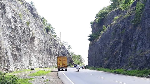 आधीच दरडींचा धोका, त्यात आता गटारींची भीती!