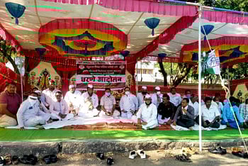 नंदूरबारमध्ये काँग्रेसचे धरणे आंदोलन; अर्णव गोस्वामीला अटक करण्याची केली मागणी 