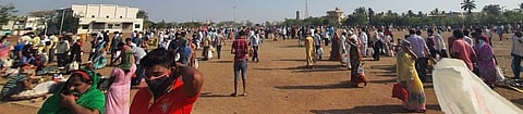 Big crowd for shopping in Akkalkot against the backdrop of Janata Curfew